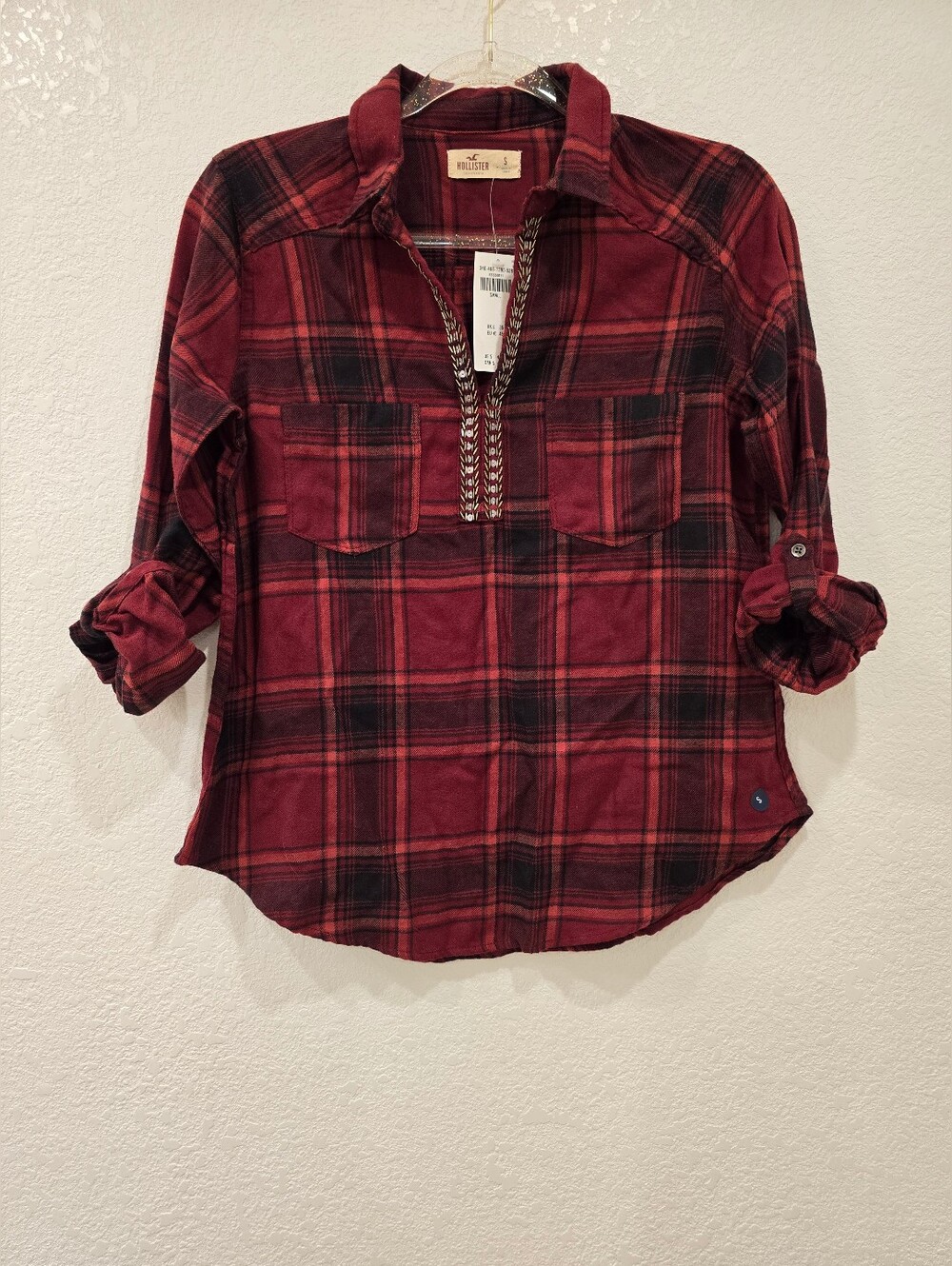 Hollister flannel red black plaid Beaded V-neckline S NWT